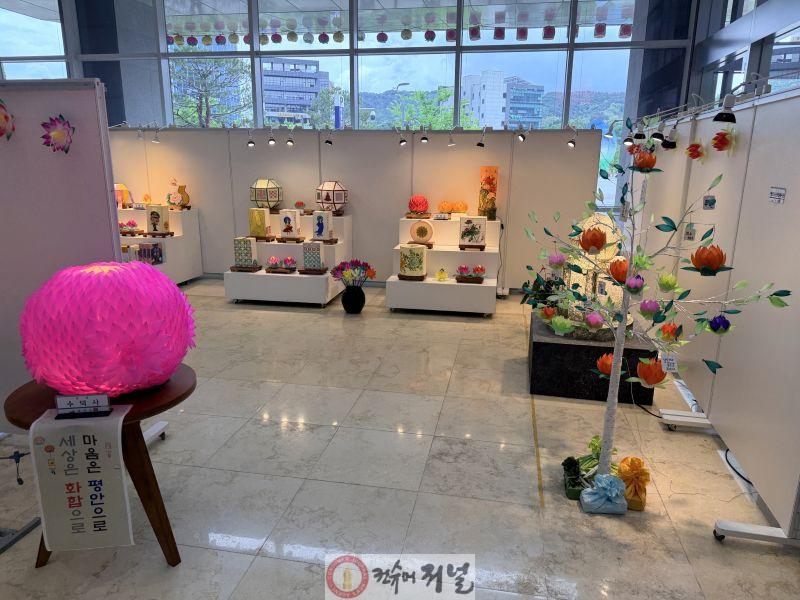 5.제2회 작은 연등전시회 모습 (2).JPG