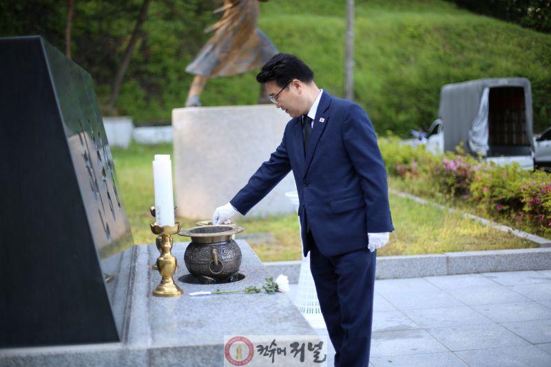 [보도자료] 김원기_더불어민주당_의정부시장_후보_현충탑_참배_배포용1.jpg