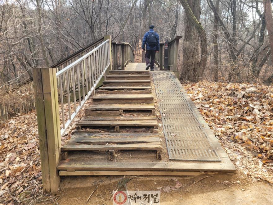1. 고양시, 덕양구 도시공원 새 단장 (4) 개선 공사 예정인 성라공원 산책로.jpg