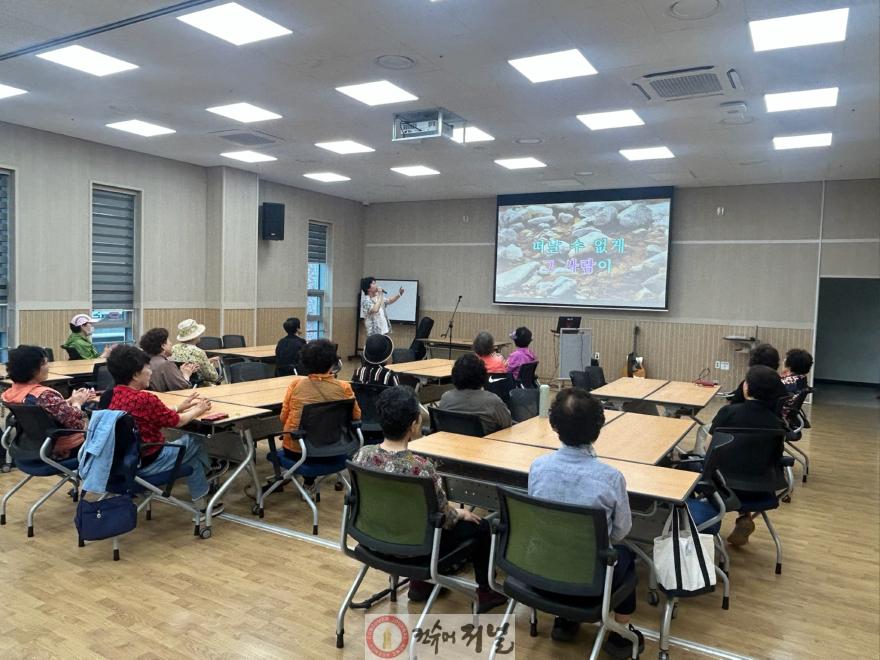 0528 계양구치매안심센터, ‘치매파트너와 함께하는 일일 치매예방프로그램’ 운영 (1).jpg