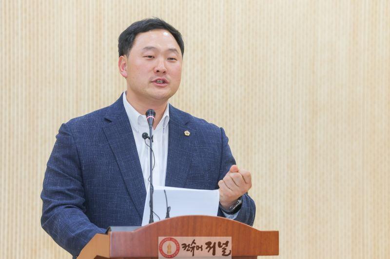 260529 고준호 도의원 “충성 경쟁에 스타벅스 연계 어르신 일자리 희생… 복지부는 즉각 철회하라”.jpg