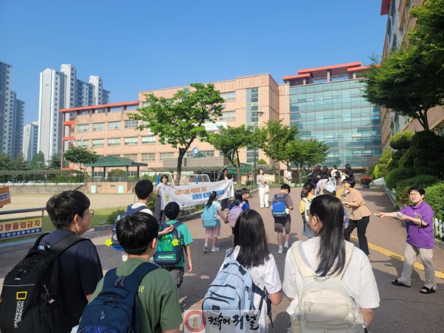 5. 청소년성문화센터, 등굣길캠페인.jpg