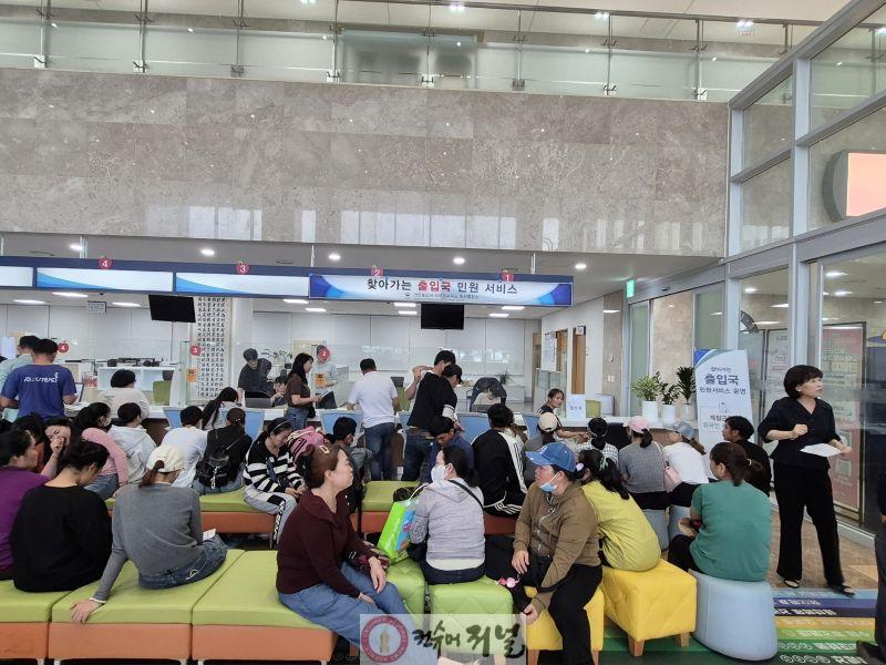 찾아가는 출입국 민원서비스 운영 모습.jpg