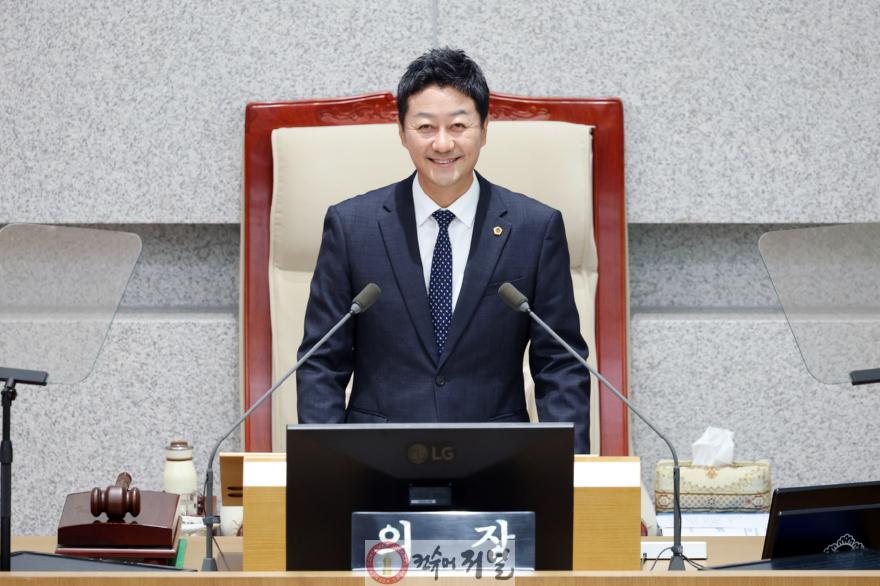 260609 김진경 의장, 제11대 의회 마지막 정례회 개회...“제11대 의회 4년, 치열한 협치와 혁신으로 지방자치 발전 밑거름”(2).jpg