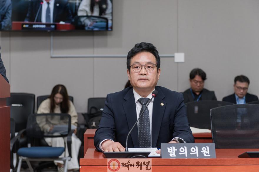 260610_이학수_의원__평택호_수상태양광_철회_촉구_건의안_본회의_통과_(2).jpg