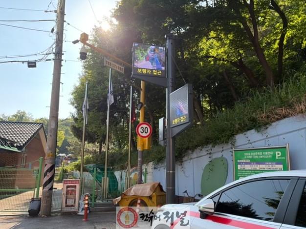 0617 계양구, 스마트 기술로 주민 안전·생활편의 높인다(1)_계양2동 병방시장로 일원에 구축된 스마트 안전보행 시스템.jpg