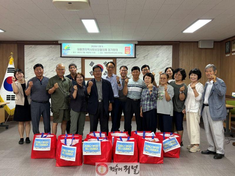 10.건강한 여름나기 행복꾸러미 전달사업 기념사진.jpg