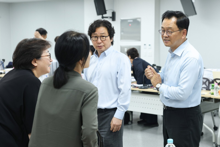 5.(오른쪽부터) 민경선 고양특례시장 당선인, 이성우 고양대전환준비위원회 부위원장.jpg