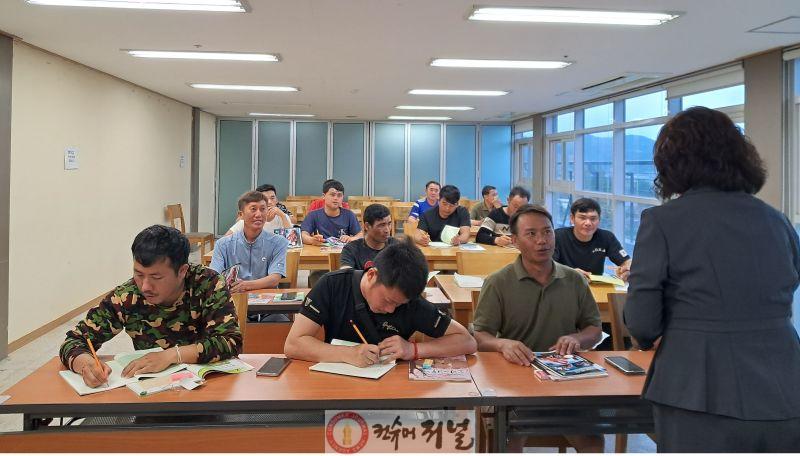 3. 연천군, 외국인 계절근로자 대상 ‘찾아가는 한글 교실’ 운영.jpg