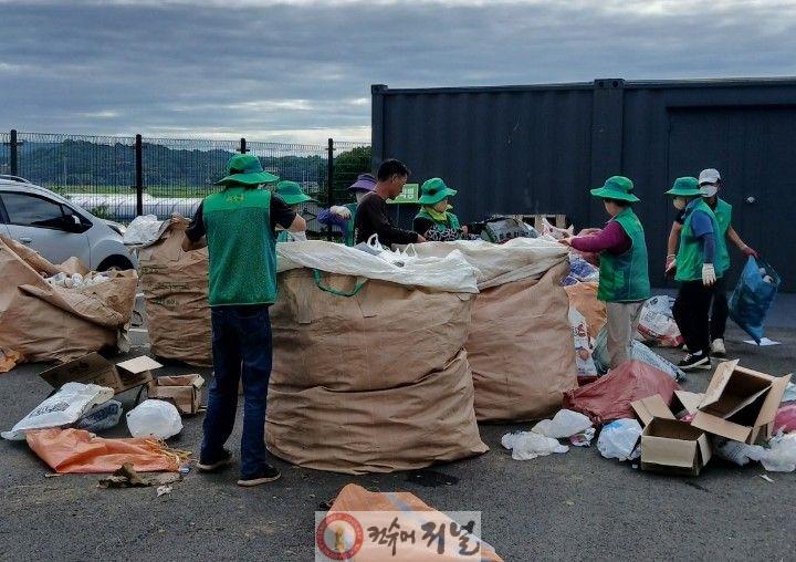 9.봉산면 새마을협의회 2026년 2분기 숨은 자원 모으기 행사 모습 (3).jpg