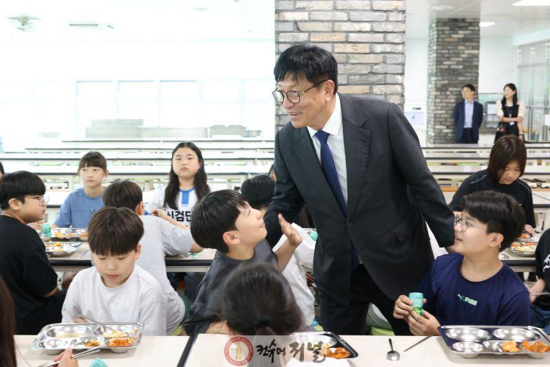 2-1. 도성훈 인천광역시교육감, 과밀학급 교육환경 점검으로 공식일정 시작.jpg