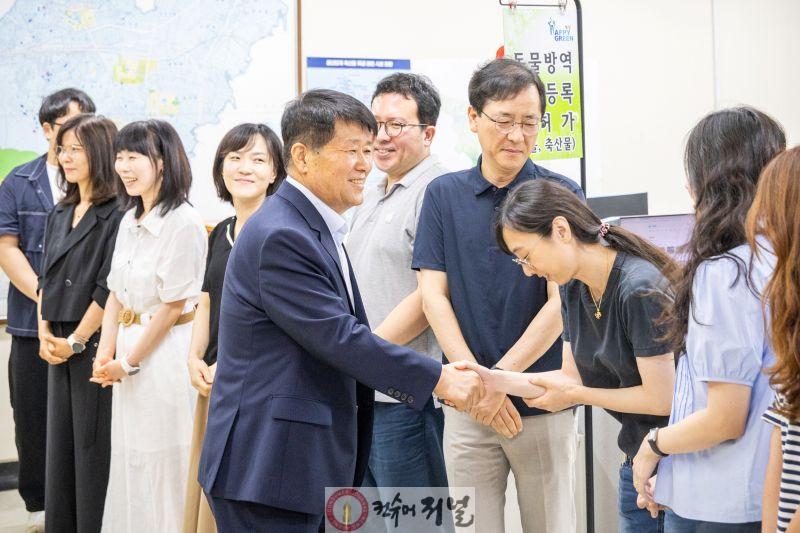 0702 박형우 계양구청장, 취임 이틀째 직원들과 첫 소통 (3).jpg