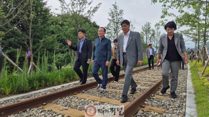 1.전곡구간 경원선 폐철도 활용 기후대응 도시숲 조성사업 개통식3.jpg