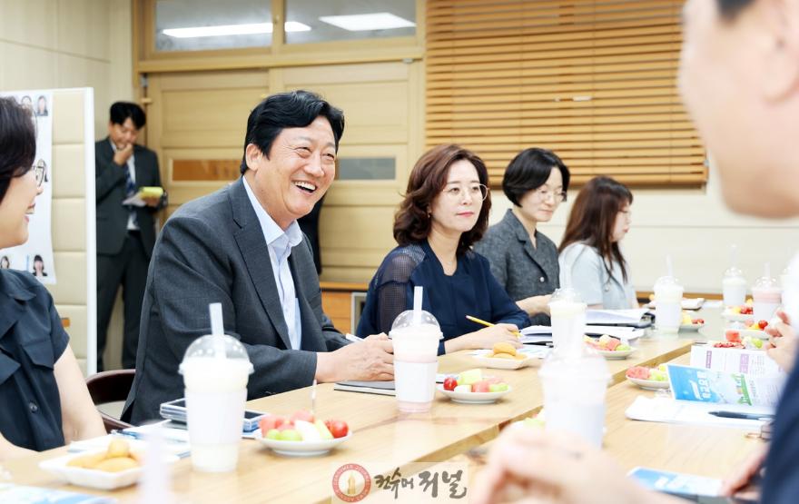 1-1. 손배찬 파주시장, 취임 후 첫 현장 방문으로 학교 찾아.jpg