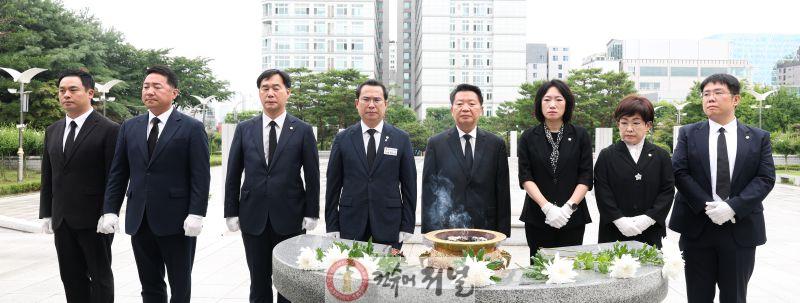 국민의힘, 제12대 신임 대표단 현충탑 참배2.JPG