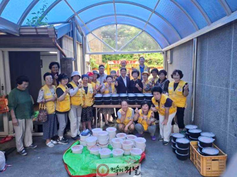 사랑의 무생채 김치 담그기 및 나눔 봉사 단체 사진 (1).jpg