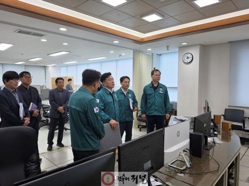 1.최재구 예산군수 한국농어촌공사 예산지사 호우 대응 현장 점검 (4).jpg