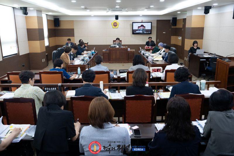 (사진1)제10대 인천시의회 교육위원회 본격 가동...첫 업무보고 청취.jpg