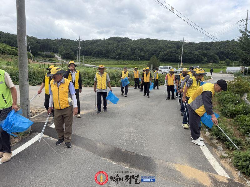 9.대술면 노인회 화산천 환경정화 봉사활동 모습 (4).JPG
