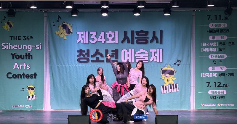 보도자료4 꾸미청소년문화의집에서 열린 시흥시청소년예술제에서 관내 청소년들이 무대를 선보이고 있다.jpg
