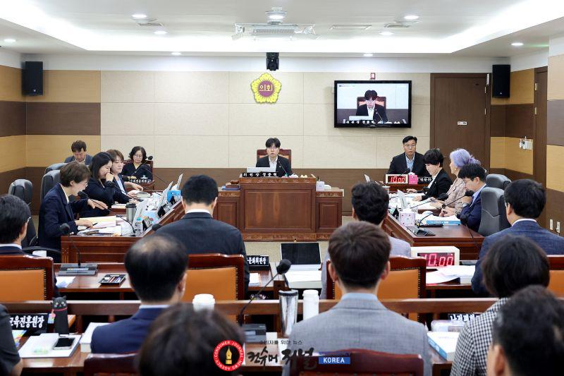 (사진1)“두루뭉술한 예산이 어딨나” 인천시의회 교육위, 교육청 직속기관 질타.jpg