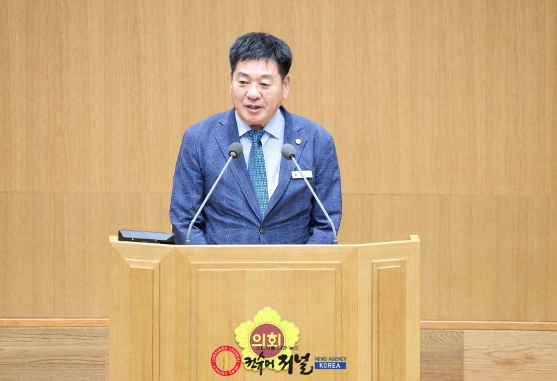 260716_제12대_경기도의회_전반기_건설교통위원회_고찬석_위원장_선출2.jpg