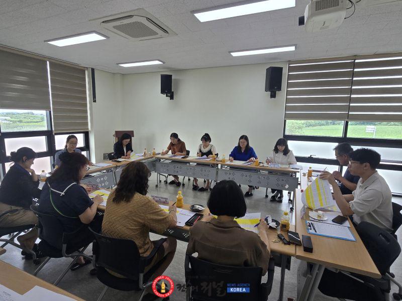 4.물품가격결정위원회 회의 모습 (2).jpg