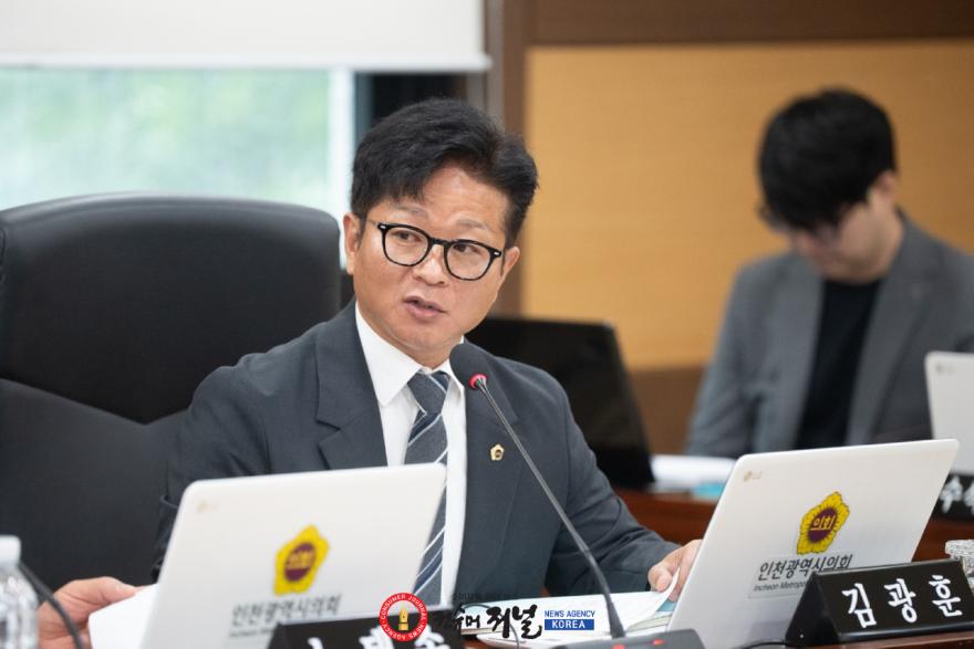(사진)인천시의회 김광훈 의원, 인천경제청 보고서 송도 편중 지적.jpg