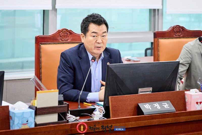 260722_박정균_의원__경기연구원__도민이_체감하는_정책_만드는_진정한_씽크탱크_돼야_(1).jpg