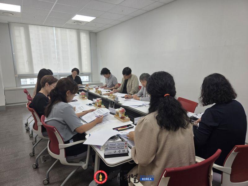 3.아동권리옹호관 및 사례결정위원회 회의 모습 (1).jpg