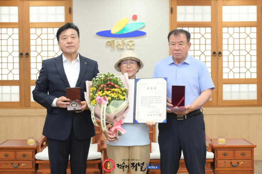 4.화랑무공훈장 전수 기념 사진.jpg