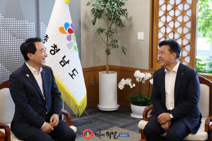 2.최재구 예산군수가 박수현 충남도지사와 면담하는 모습 (2).JPG