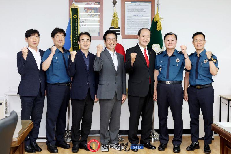 (사진1)인천시의회 윤재상 부의장, 강화경찰서·인천자치경찰위원회 현안 청취.jpg