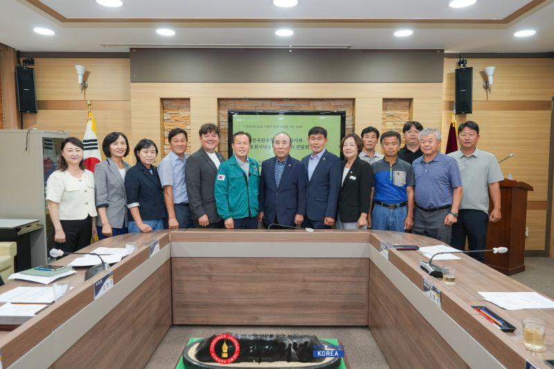 포천시의회, (사)전국한우협회 포천시지부 및 포천시낙농연합회와의 간담회 개최1.jpg