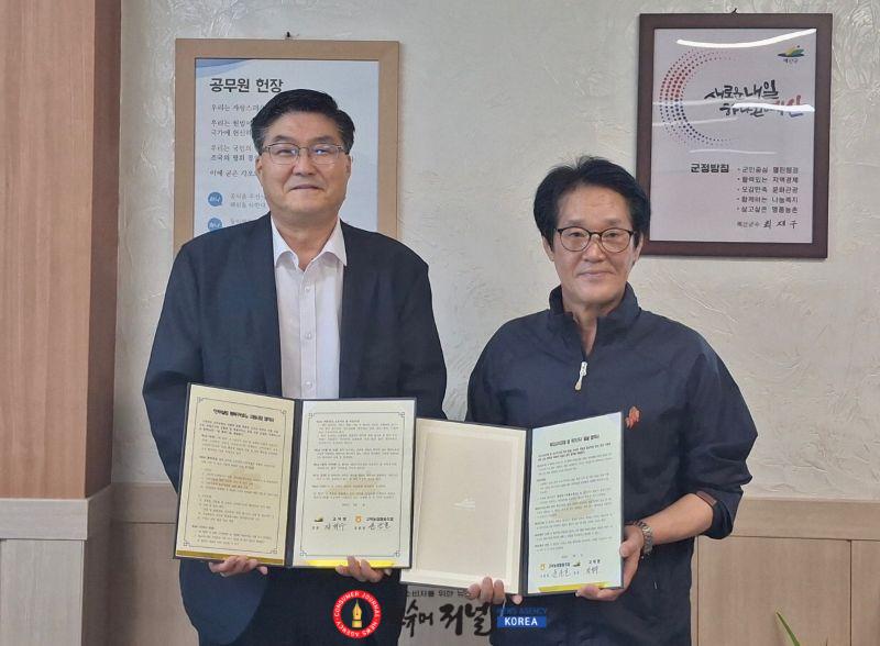 10.예산군 고덕면과 고덕농협 행복꾸러미 사업 업무협약 기념촬영.JPG