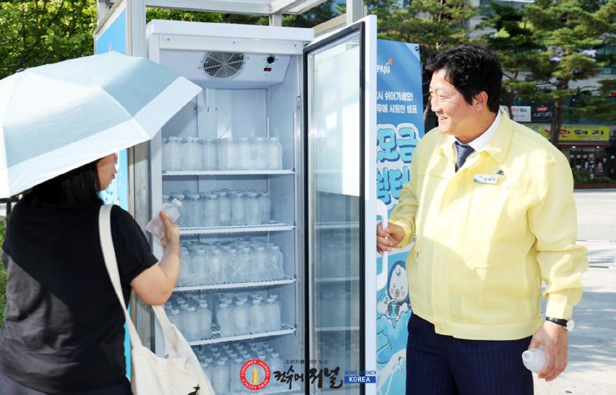 1-1. 손배찬 파주시장, 파주시 첫 폭염중대경보 발효에 따른 긴급 현장 점검_금릉역 한모금쉼터.jpg