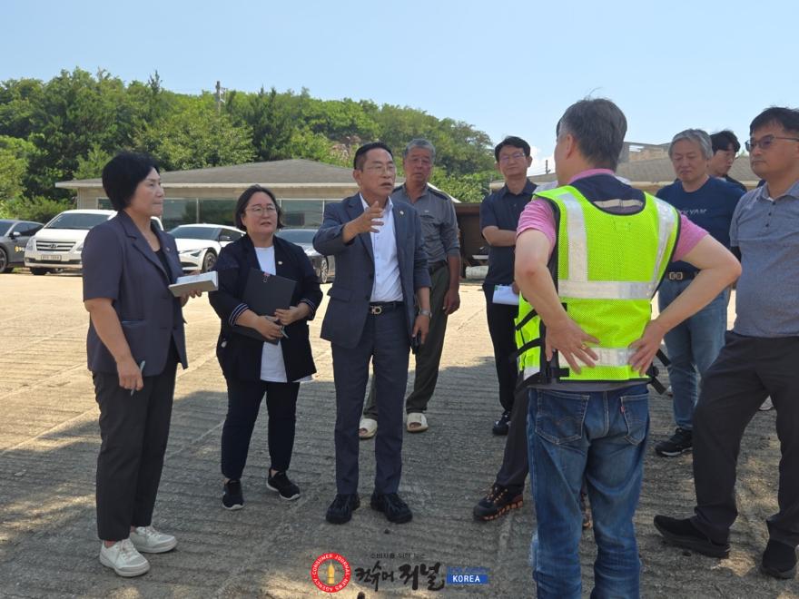 260807_오진택_의원__매향리_일대_상습침수_도로_현장_점검...당장_할_수_있는_일부터_속도감_있게_추진해야1.jpg