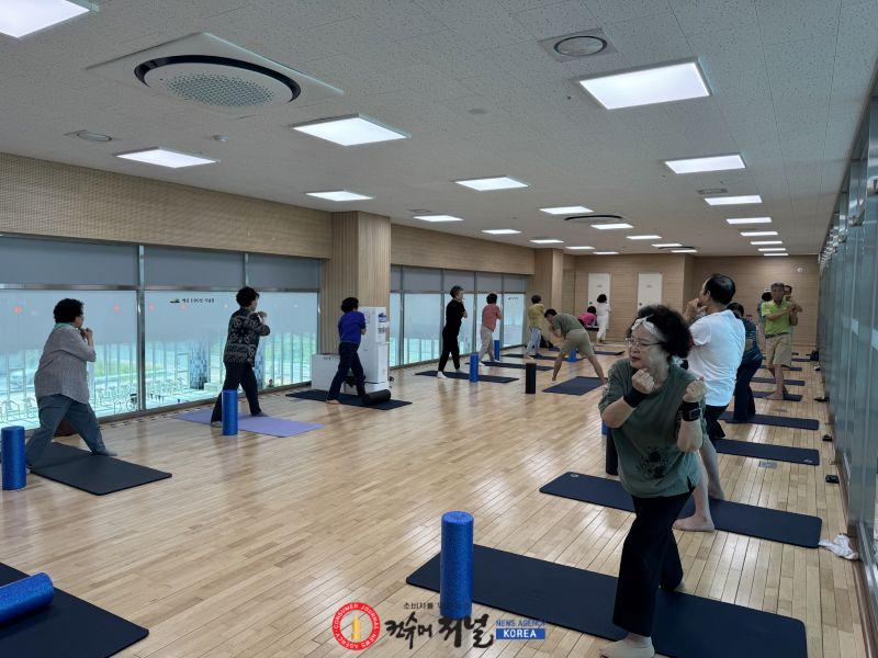 5.어르신 근력강화 운동교실 운영 모습.jpg