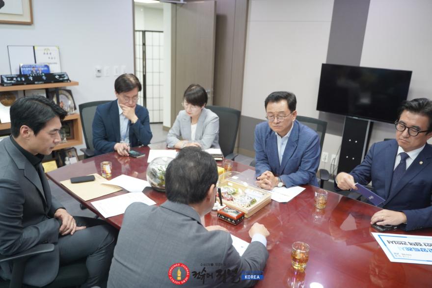 1. 민경선 고양특례시장, 박홍근 기획예산처장 장관에 현안정책 건의서 전달(2).jpg
