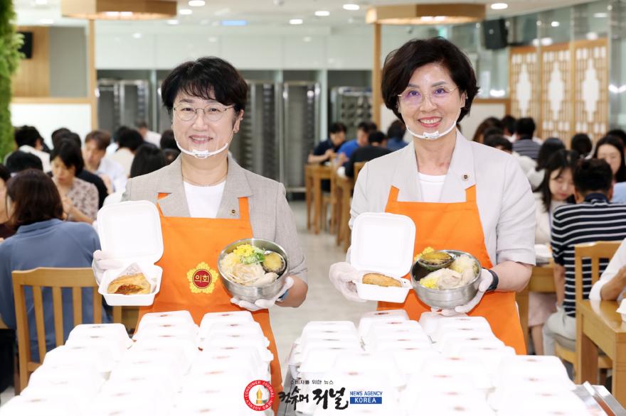 260814 경기도의회, 말복 맞아 직원 격려…건강한 여름나기 응원 (1).jpg