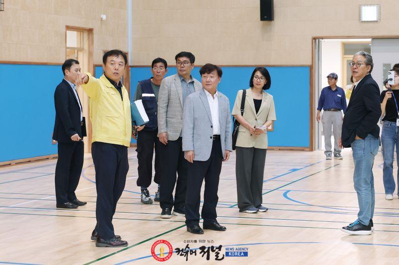 260818 남종섭 의장, 9월 개교 앞둔 용인 기흥중학교 현장점검 (4).jpg
