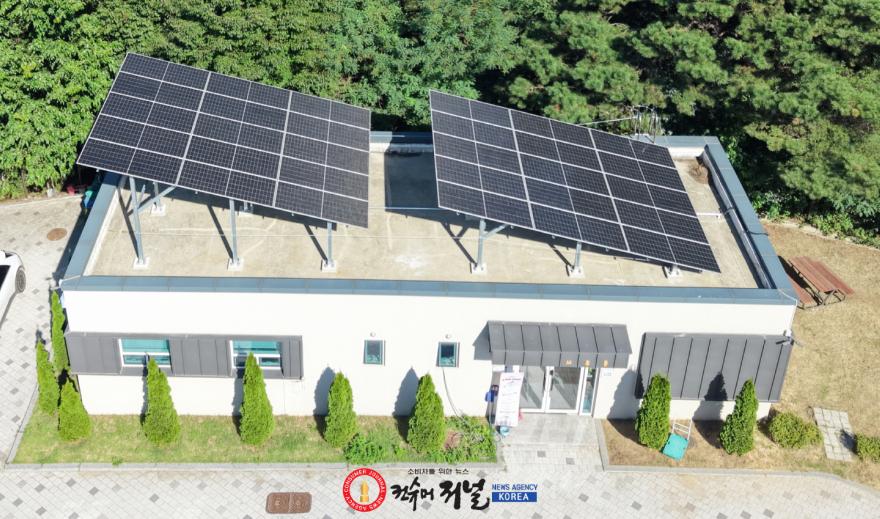 보도자료1 동물누리보호센터 옥상에 설치된 태양광 패널 모습.jpg