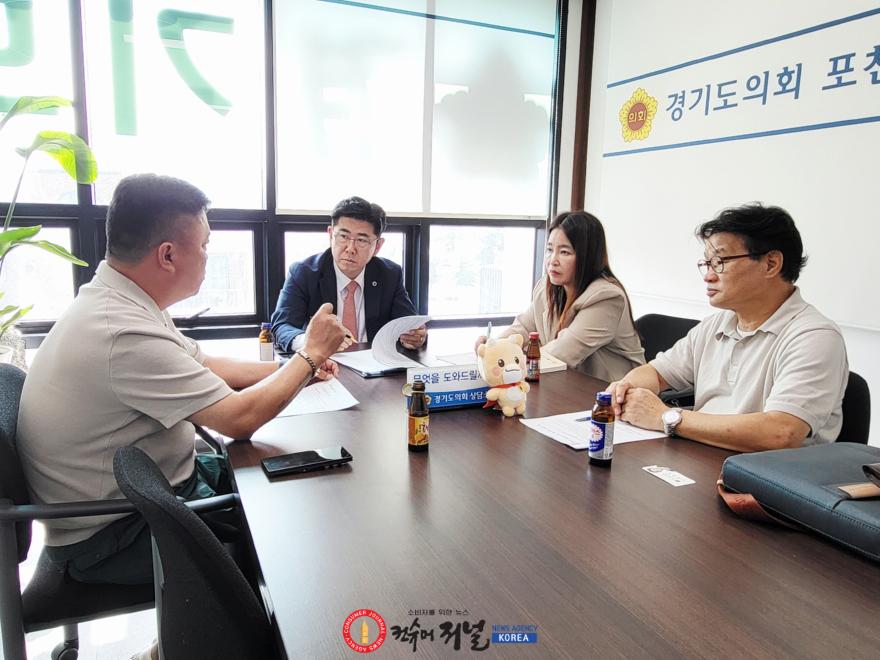 260818_윤충식_의원__경기도_마을공동체_관계자들과_활성화_방안_논의_사진1.jpg