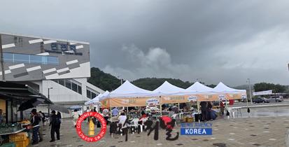 3.연천역 토요장터, 비 오는 날씨에도 첫 장터 성황리에 운영1.jpg