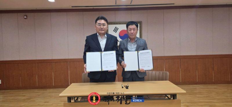 9.신암면 지역사회보장협의체 협약 체결 기념촬영.jpg