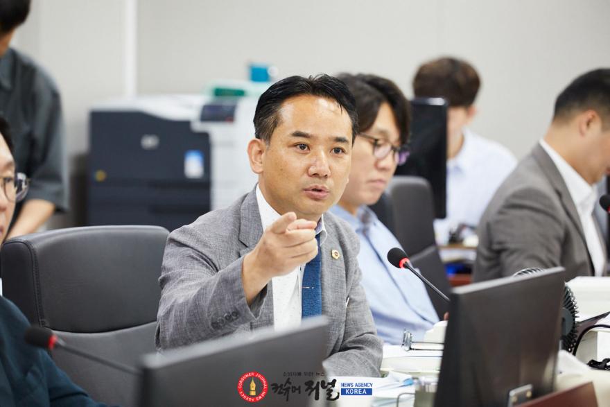 260910_송규근_의원__“어려울_때_기댈_언덕_없애나”..._경제실_추경_9%_감액_질타.jpg