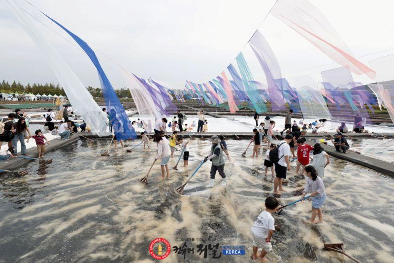 기획보도 사진1_시흥갯골축제_소금놀이터.jpg
