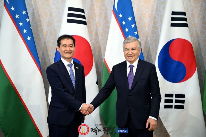 별첨_인천공항공사, 우즈베키스탄 대통령 면담 사진.jpg