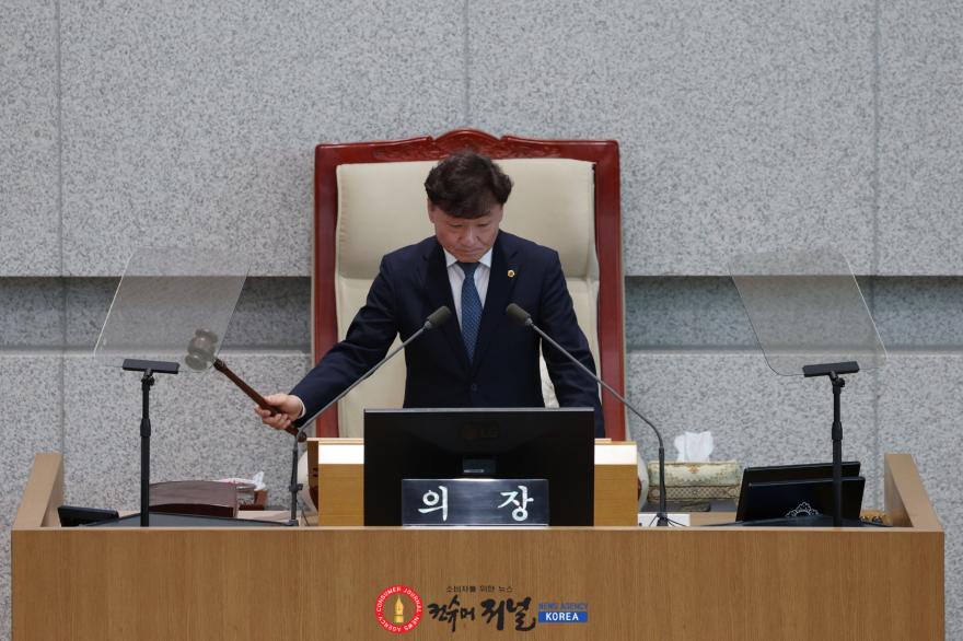 260918 남종섭 의장, 추경 심의 위해 본회의 정회...집행부 입장 재검토 촉구 (1).jpg