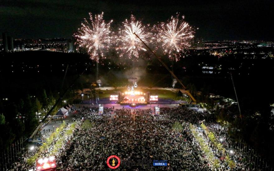 2. 15년의 거리예술, 일산호수공원 전체를 무대로… ‘2026 고양호수예술축제’ 성황리 폐막 (5).jpg